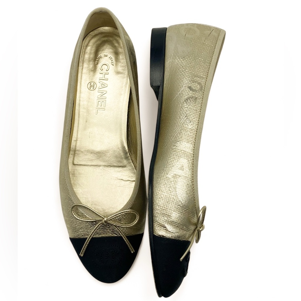 CHANEL Metallic Gold and Black Flats - Picture 4 of 13